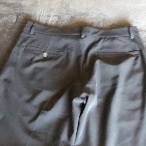 Men’s size 30 X 32 slim Van Heusen gray dress pants - Picture 11 of 11